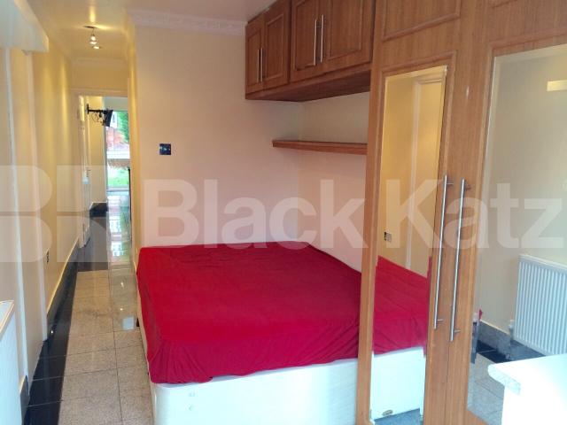 			NEW INSTRUCTION ( All Bills Included), 1 Bedroom, 1 bath, 1 reception Apartment			 Denmark Hill, Camberwell